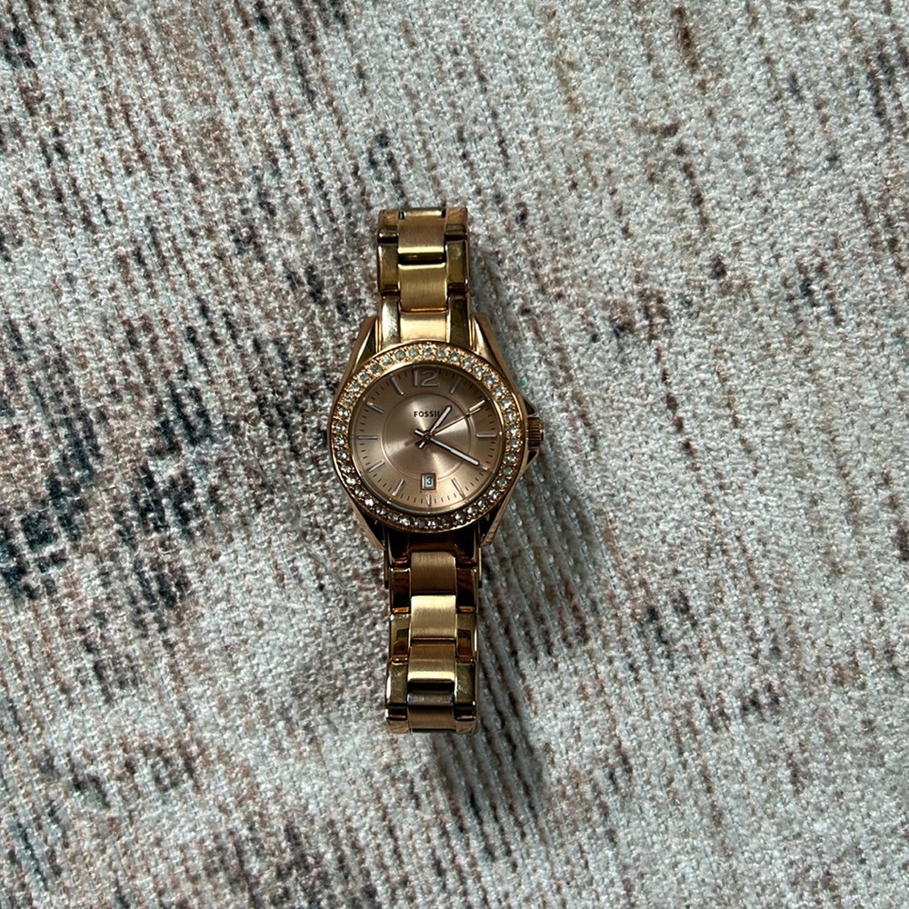 Rose gold fossil watch